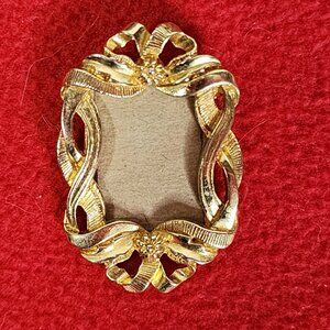 Avon Vintage Gold Tone Ornate Flower and Ribbon Mini Picture Frame Brooch Pin